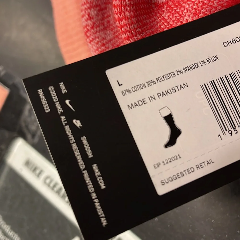 Nike Everyday Plus Cushioned
Multi-Color
Size L
Crew Socks (2 Pairs)
DH6096-902 - Picture 4 of 15